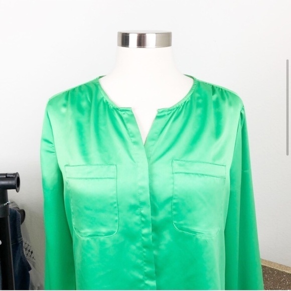 Liz Claiborne bright green buttoned down top - Picture 2 of 6
